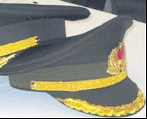 Subayları evle dolandırdılar