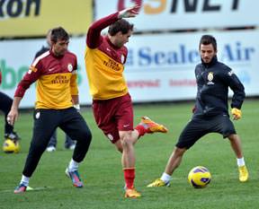 Elmander sonunda takıma dönüyor