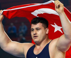 Rıza Kayaalp Avrupa Şampiyonu