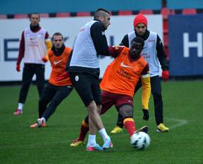 4 futbolcu ceza sınırında