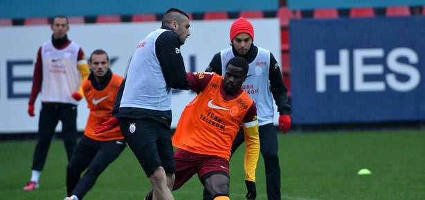 4 futbolcu ceza sınırında