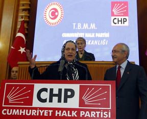 2B mağduru kadın CHP kürsüsüne çıktı