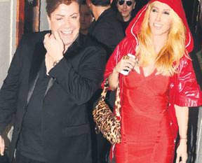 Kırmızılı kraliçe!