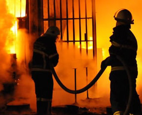 Yalova'da 14 dükkan kül oldu