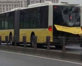 İki metrobüs çarpıştı: 5 yaralı