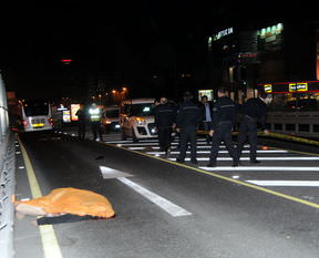 Metrobüs durağında feci kaza