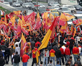 Galatasaray taraftarı federasyona yürüdü