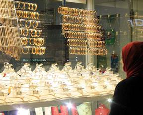 Altın yeniden düşüşe geçti