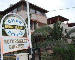 Eski belediye başkanı ve eşi ölü bulundu