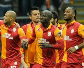 Galatasaray işi ilk yarıda bitirdi!