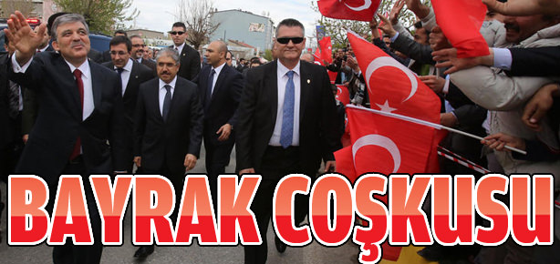 Bayrak coşkusu