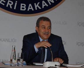 Poster zanlıları hala bulunamadı