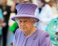 Kraliçe’ye tek mum