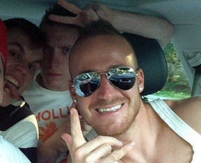 F.Bahçelileri kızdıran poz