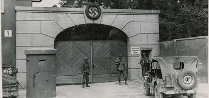 Dachau Toplama Kampında tutulanlar, ABD Kara Kuvvetleri'ne bağlı 42. Piyade Tümeni ve diğer 7. Ordu birlikleri tarafından kurtarıldı.