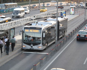 Metrobüs seferleri başladı
