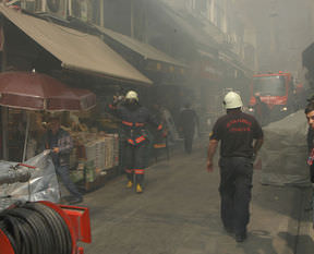 Tarihi Çiçek Pasajı'nda yangın
