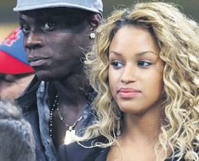 Balotelli'ye kız arkadaş şoku!