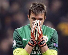Muslera kalacak