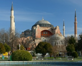Başbakan: Ayasofya'yı tek şartla açabiliriz