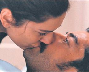 Feride'den Mahir'e hayat öpücüğü