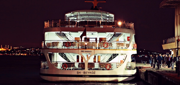 Karaköy’de vapur kazası