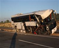 Takım otobüsü kaza yaptı