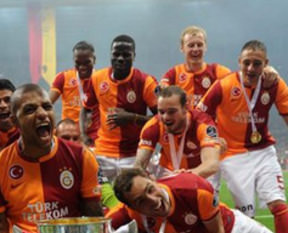 Galatasaray kupayı aldı Twitter coştu!