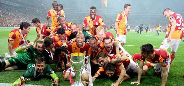 Şampiyon Galatasaray kupasını aldı