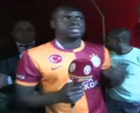 Eboue muhabirliğe soyundu