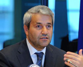 "100 bin TL al,istersen batır"