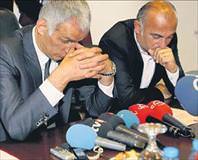 Kucağında bomba buldu