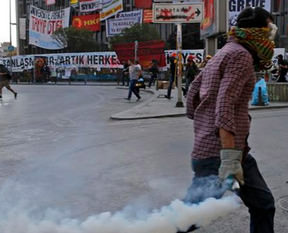 Polis ekipleri Taksim Meydanı'nda