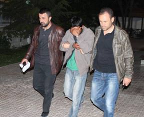 Evden 48 bin liralık altın çaldılar...