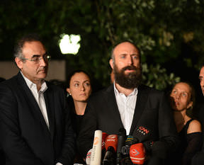 Başbakan o sanatçılarla görüştü