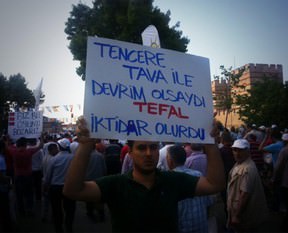 Kazlıçeşme'de ilginç pankartlar