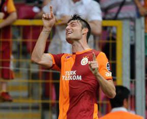 Galatasaraylı futbolcudan rest!