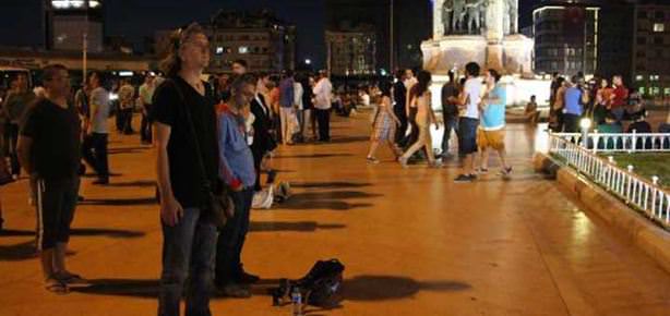 Duran adamlara kapkaç şoku!