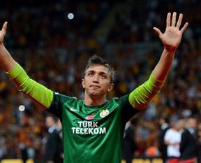 Muslera'dan çağrı Mikel gelmeli