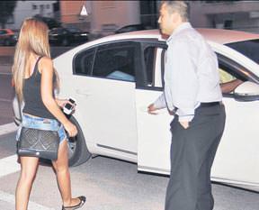 Çapkınlığa daldı!