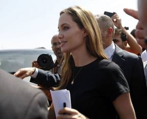 Angelina'dan Suriye'ye protez'to