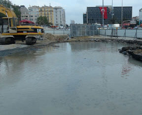 Taksim göle döndü