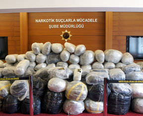 İstanbul'da 1 ton esrar ele geçirildi