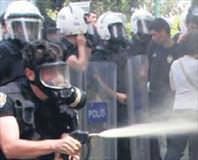 Biber gazı yerine uyku bombası