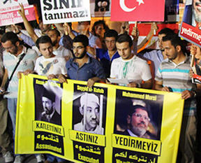 İstanbul'dan Mursi'ye destek