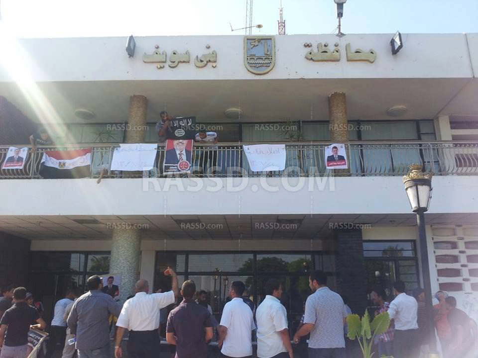 Mursi destekçileri valilik binasını ele geçirdi-1