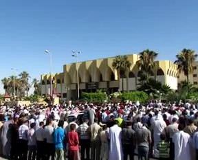 Namaz kılan halka ateş açtılar