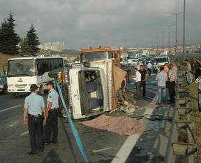 TEM'de feci kaza