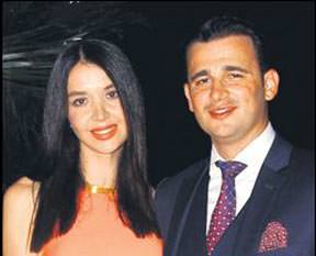 Evliliğe ilk adımını attı