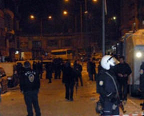 Gözaltına alınanların evlerinde arama!